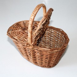 Natural mibre basket for girl with flower