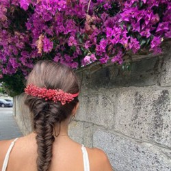 Tira de cuero roja con paniculata roja