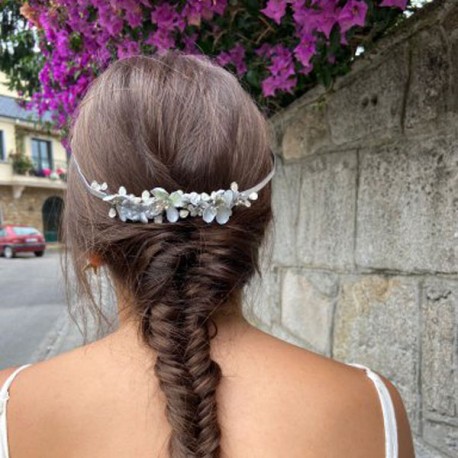 turbante plata con adorno flor plata y cristales blancos